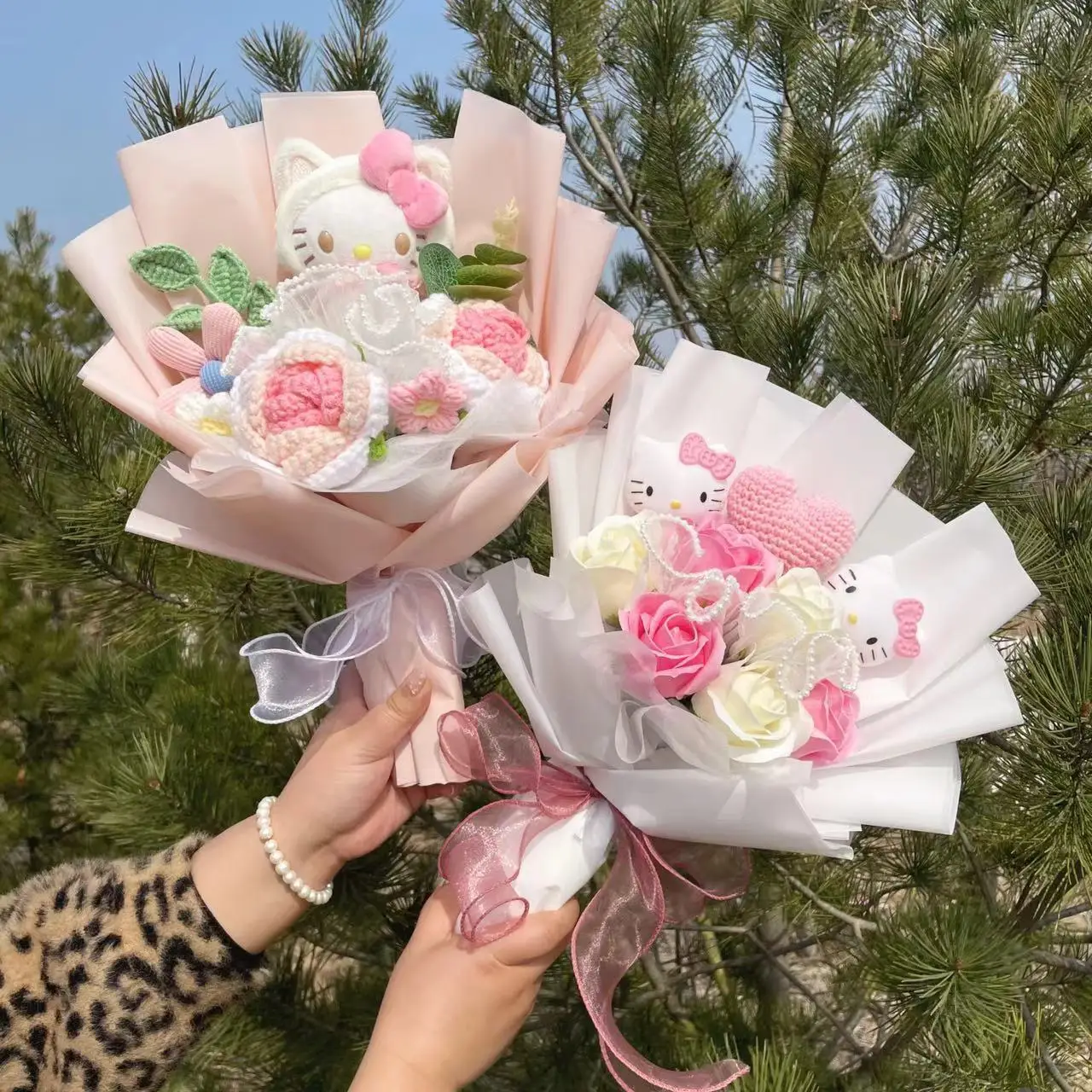 Sanrio Hello Kitty Plush Bouquet Flowers - Image 3